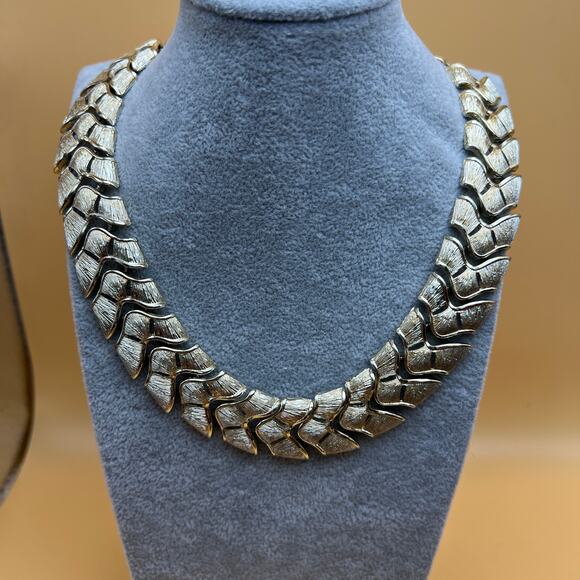 CORO TEXTURED FEATHER LEAF GOLD TONE MCM PANELED LINK NECKLACE BRACELET SET - Picture 3 of 11